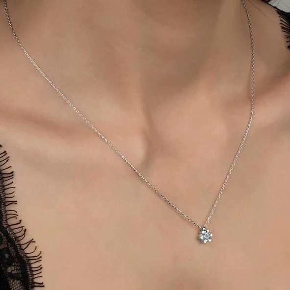 Kruvazör Swarovski Taşlı Gümüş Tektaş Bayan Kolye - 2