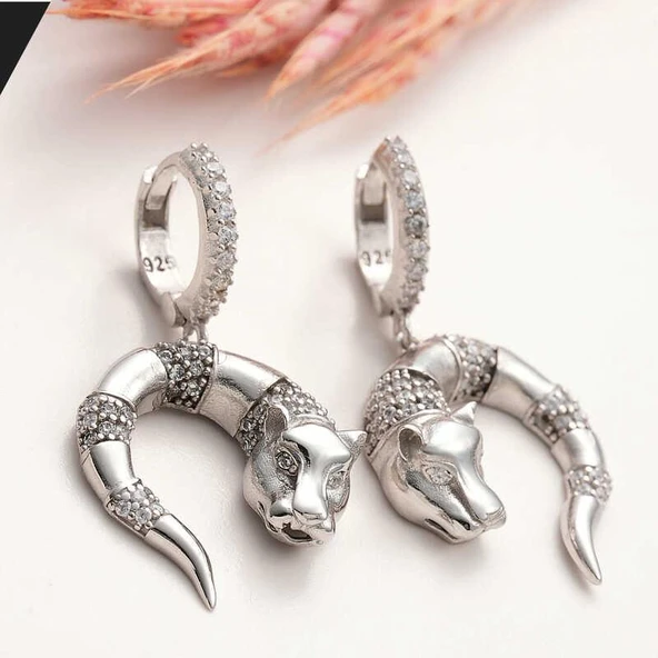 Süpertrend ​Gümüş Sallantılı Kaplan Figürlü Kadın Küpe