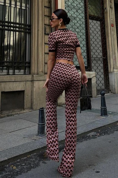 Dar Kalıplı Brenda Desenli Bisiklet Yakalı Kadın Crop ve Pantolon Takımı Çok Renkli - Resim 6
