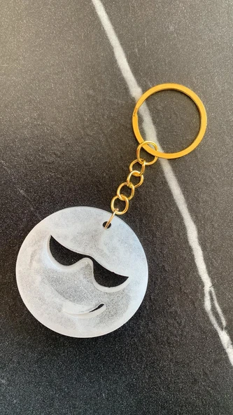 Umursamaz Yüzlü Emoji Şekilli Sedefli Beyaz Renkli Gold Aksesuarlı Epoksi Anahtarlık El Yapımı - 4
