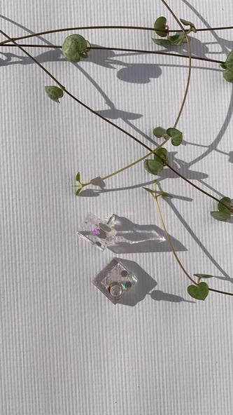 Şeffaf Renk ile Gümüş Glitter Orta Boy Kare Şekil Gümüş Aksesuarlı Epoksi Küpe El Yapımı Hediyelik