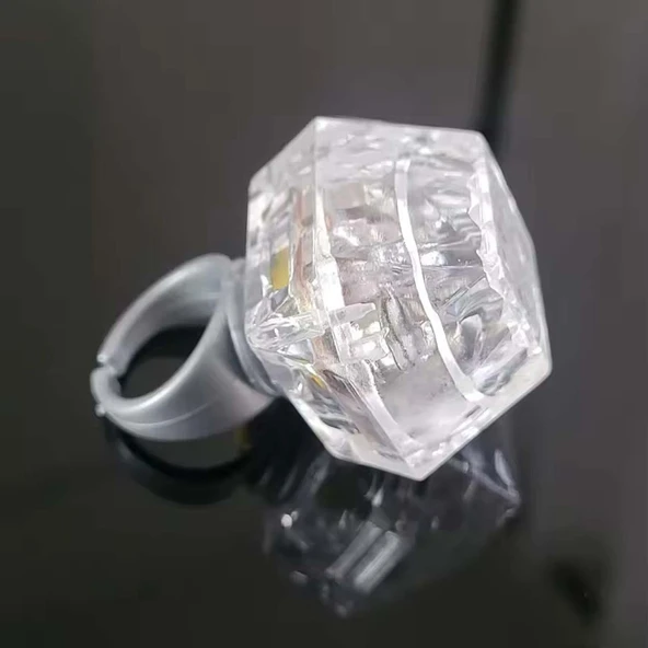 Süpertrend Kristal Tasarımlı Led Glow Işıklı 3 Modlu Gümüş Yüzük 3.5 x 5 cm