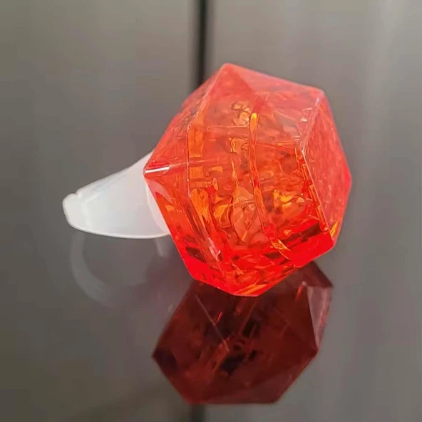 Kruvazör Kristal Tasarımlı Led Glow Işıklı 3 Modlu Kırmızı Yüzük 3.5 x 5 cm
