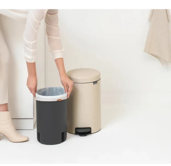 Brabantia Bej Rengi Pedallı Çöp Kutusu 5 lt - 5