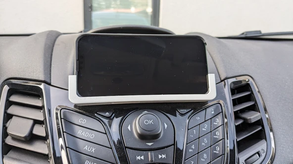 FORD Fiesta Iphone 12-15 için Akıllı Telefon Tutucu
