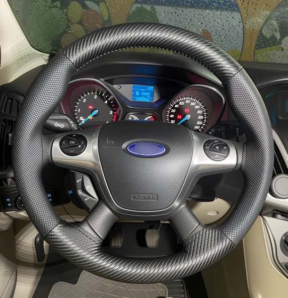 DİKİŞLİ DİREKSİYON KILIFI NOKTALI DERİ KARBON DERİ SİYAH DİKİŞLİ F. FOCUS 2012-13-14 İÇİN ürün görseli