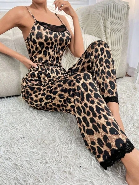 Kadın Ip Askılı Yakası Dantelli Bluz Ve Pijama Sandy Ikili Takım ürün görseli