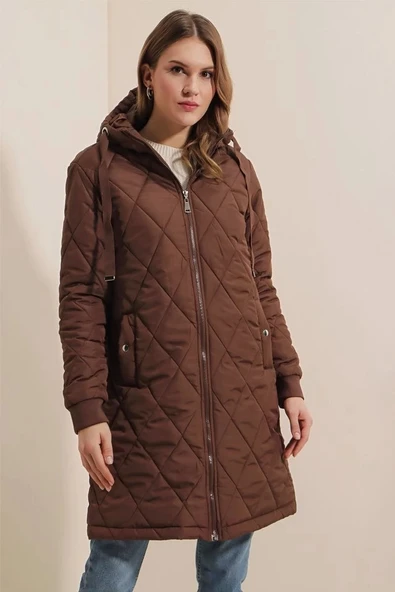 5138 Kapitone Uzun Şişme Mont - Kahverengi - 3