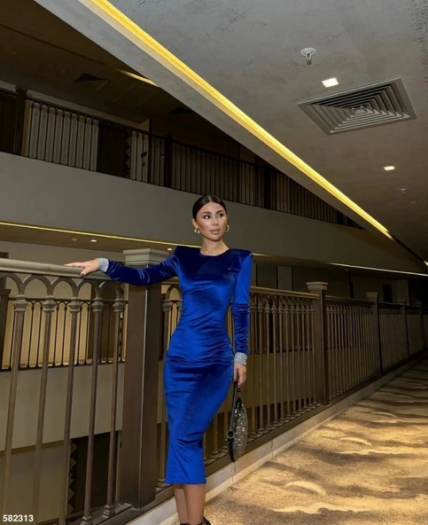 Kadın Bisiklet Yaka Vatkalı Manşet Detay Kadife Kumaş Midi Boy Elbise - 2