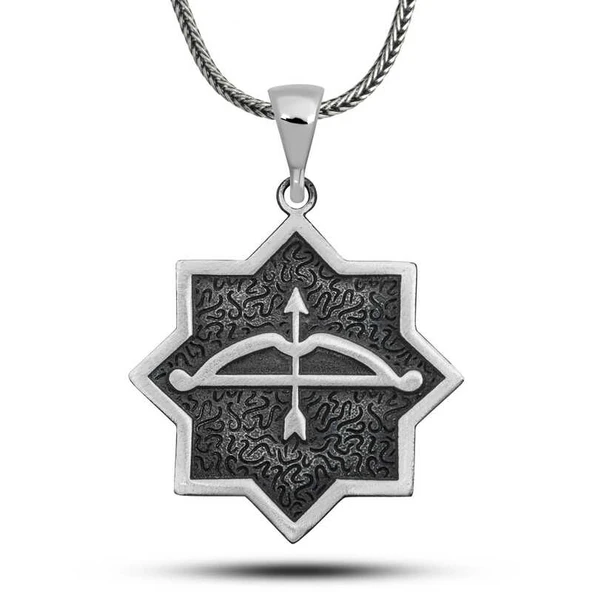 ​Gümüş Ok Yay İşlemeli Sekizgen Tasarım Kolye ürün görseli 1