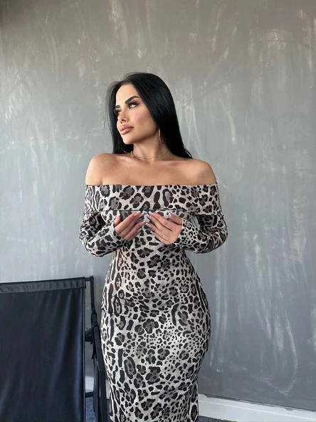 Kadın Madonna Yaka Dalgıç Kumaş Leopar Desen Maxi Boy Derin Yırtmaçlı Elbise - 2