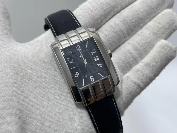 Tommy Hilfiger 48x31mm Deri Kordon Erkek Kol Saati F90278 (Kutusuz)