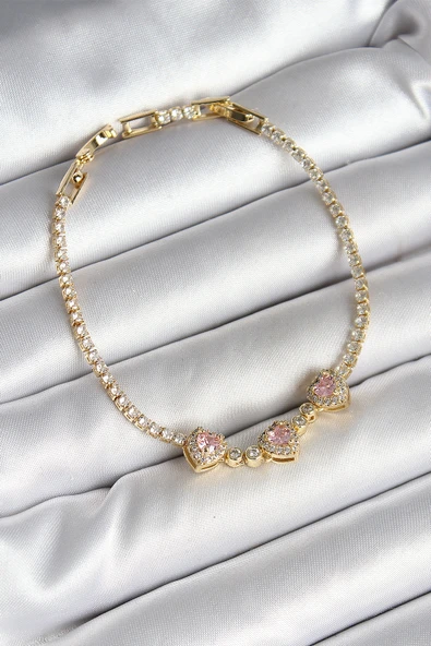Pirinç Sıralı Pembe Kalp Figürlü Zirkon Taşlı Gold Renk Kadın Bileklik - TJ-BB6983