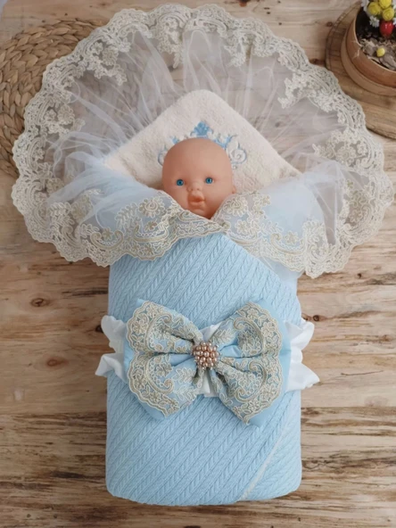 Yenidoğan Kuzulu Taç Nakış Güpürlü Fiyonklu Duvaklı Prizma Taş Unisex Kundak Bebek Battaniyesi Mavi - 2