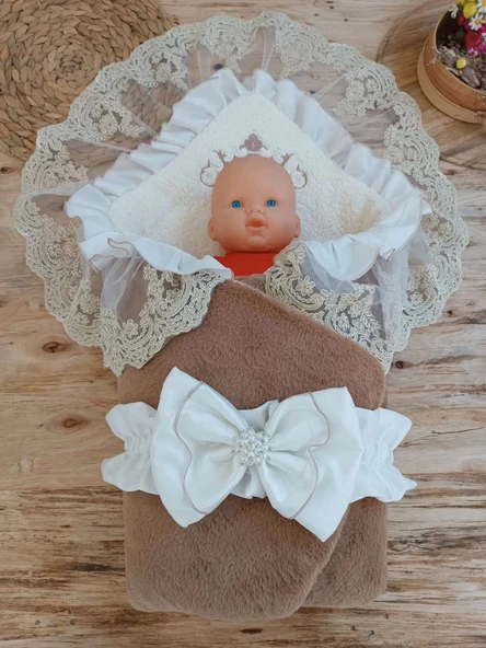 Yenidoğan Wool Yün Kumaş Taç Nakışlı Güpür Duvaklı Fiyonk Prizma Taş Unisex Kundak Bebek Battaniyesi Kahverengi - 2