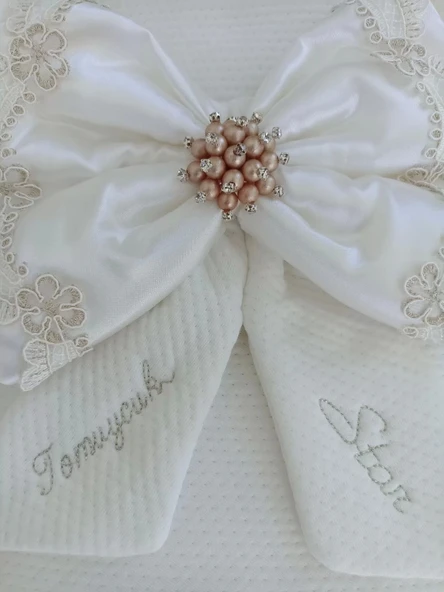 Yenidoğan Sahra Taç Nakışlı Plazma Taşlı Güpürlü Fiyonklu Duvaklı Trilüks Kundak Bebek Battaniyesi Sütlü Kahve - 5