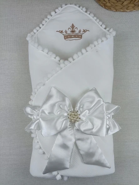 Yenidoğan Sahra Taç Nakışlı Topçik Kenar Lüks Kundak Bebek Battaniyesi Ekru