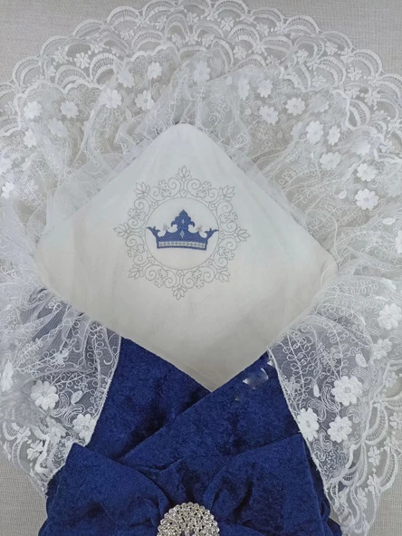 Yenidoğan Saray Kadife Taç Nakışlı İnci Fiyonklu Çift Dantel Duvak Trilüks Kundak Bebek Battaniyesi Lacivert - 6