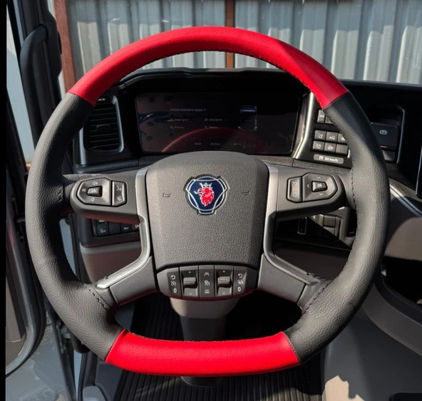 DİKİŞLİ DİREKSİYON KILIFI SİYAH DERİ KIRMIZI DERİ SİYAH DİKİŞLİ SCANİA (FOTODAKİ) TIR KAMYON İÇİN ürün görseli