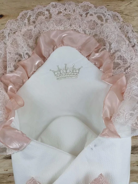 Sahra Taç Nakışlı İnci Ve Dantel Fiyonklu Çift Dantel Duvaklı Trilüks Kundak Bebek Battaniyesi Gül Kurusu - Resim 6