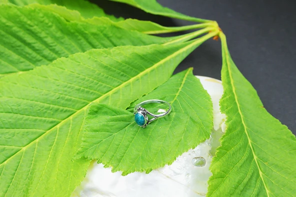 Fasetli Zümrüt Taşlı Zarif Yüzük - 3