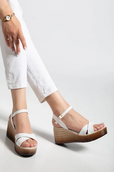 Lamine Kadın Beyaz Cilt Günlük Ortopedik Taban Sandalet