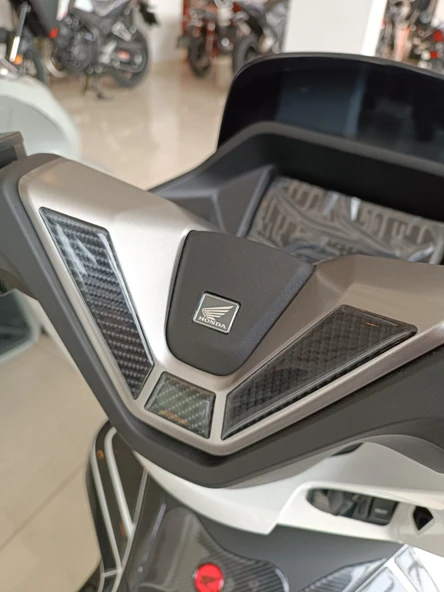 Honda PCX 125 2025 ile Uyumlu Kaydırmaz 6D Karbon 44 Parça Tank Pad Seti GC40 - Resim 3