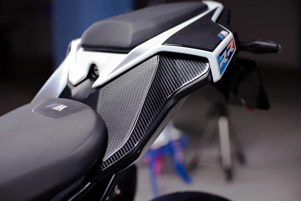 BMW S1000RR 2024-2025 ile Uyumlu Kaydırmaz 6D Karbon 28 Parça Tank Pad Seti GC43 - Resim 2