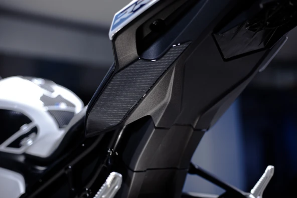 BMW S1000RR 2024-2025 ile Uyumlu Kaydırmaz 6D Karbon 28 Parça Tank Pad Seti GC43 - Resim 4