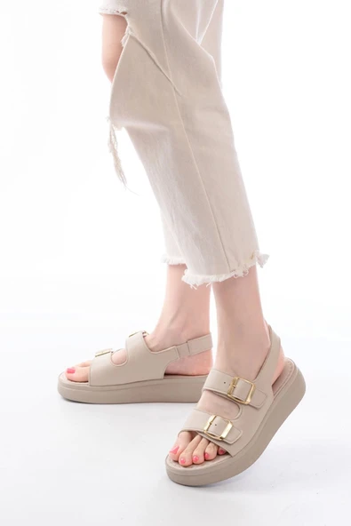 24413-572 Bej Günlük Dolgu Topuk Toka Aksesuarlı Kadın Sandalet ürün görseli 1