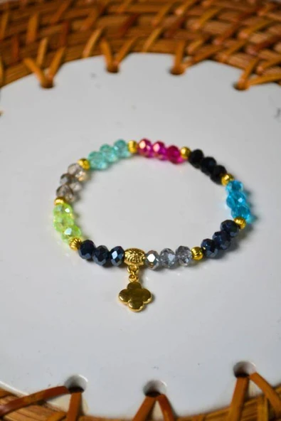 Işıltılı Boncuklu ve Charm Detaylı Bileklik Çok Renkli – Zarif, Şık ve Farklı Desenlerle Tasarlanmış Özel Aksesuar - Resim 4