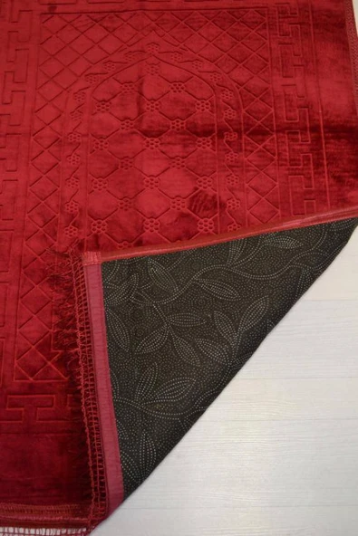 Peluş Seccade Kırmızı - 80x120 cm - Ekstra Konforlu - Yumuşak ve Geniş Ölçülü - 3