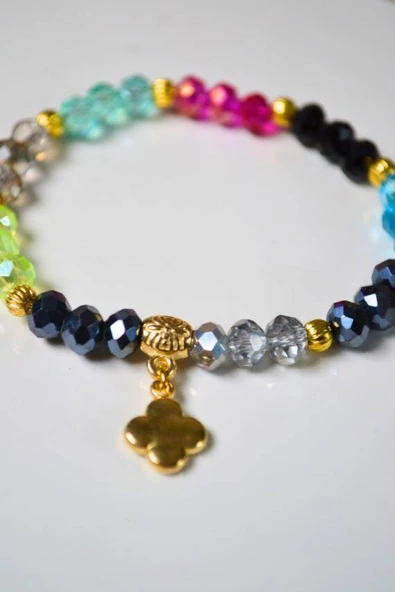 Işıltılı Boncuklu ve Charm Detaylı Bileklik Çok Renkli – Zarif, Şık ve Farklı Desenlerle Tasarlanmış Özel Aksesuar - Resim 3