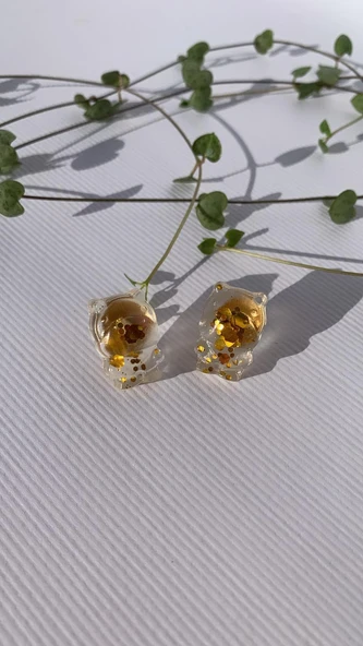 Şeffaf Gold Glitter Süslemeli Su Aygırı Şekil Gold Aksesuarlı Epoksi Küpe El Yapımı Hediyelik ürün görseli