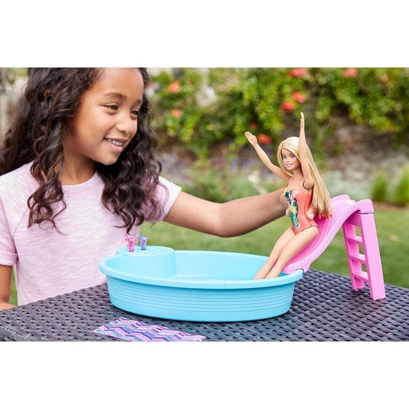 Barbie ve Eğlenceli Havuzu - Resim 3