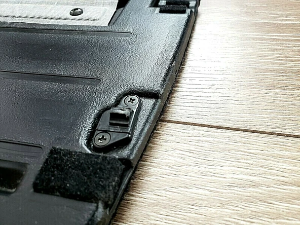 print studio Suzuki Grand Vitara Bagaj kapağı klipsi