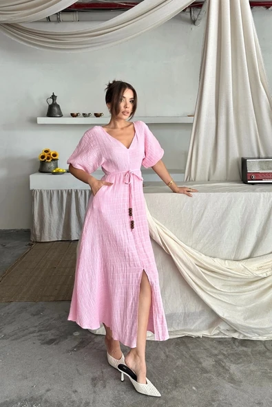 V YAKA BEL BONCUK BAĞLAMALI MÜSLİN ELBİSE YIRTMAÇ DETAYLI - Pembe