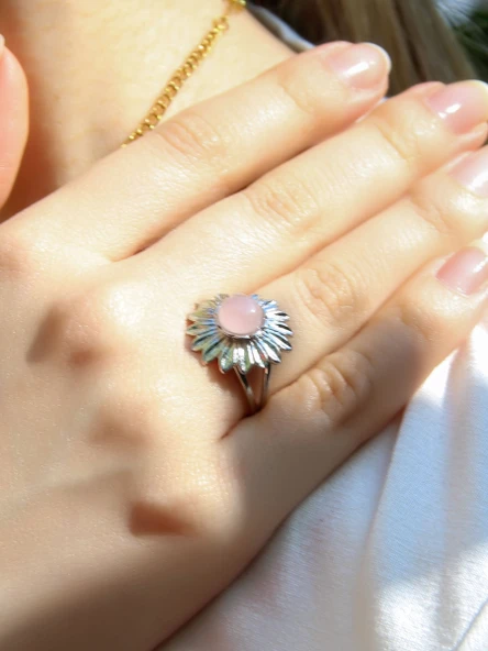 Doğal Taş Pembe Kuvars Doğal Taşlı Papatya Modelli Kadın Ayarlanabilir Gümüş Kaplama Yüzük euy64pkr ürün görseli