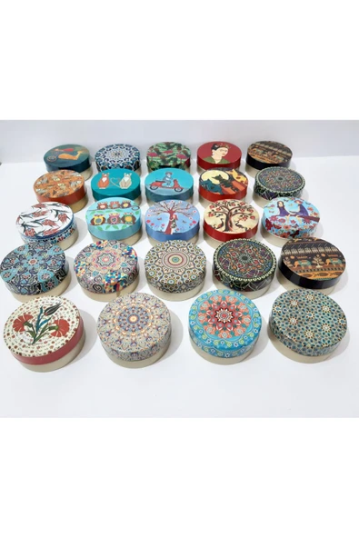 Renkli Çiçekler Bir Adet Yuvarlak Teneke Kutulu Renkli Kokulu Mum 7.5x3.5 CM - 3