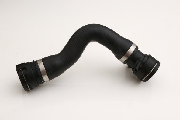 BMW E82 E88 E90 E91 E92 E93 RADYATÖR HORTUMU 17127540127