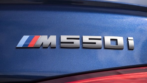 BMW M550i BAGAJ YAZISI SİYAH ürün görseli