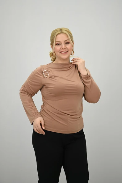 Kadın Büyük Beden Aksesuar Detaylı Drapeli Bluz 1924-25