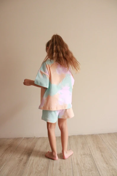 Batik Desenli Kalp Nakışlı Şortlu Takım - Resim 7