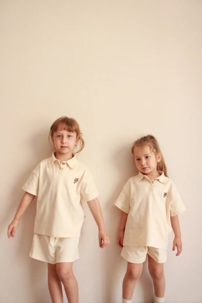 Koza Nakışlı Polo Yaka Şortlu Takım - Resim 2