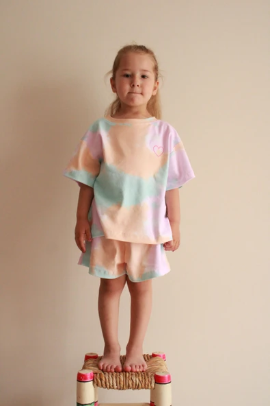 Batik Desenli Kalp Nakışlı Şortlu Takım ürün görseli