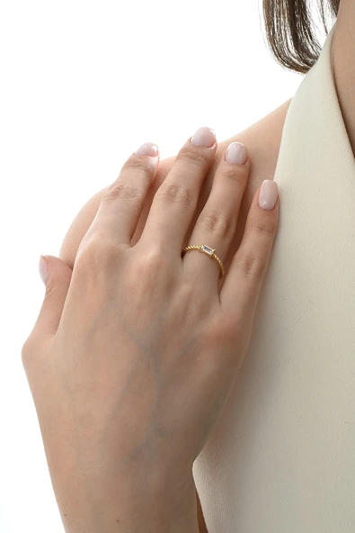 Gümüş altın yaldızlı baget kesim zirkon taşlı burgu yüzük  SGTL12872GOLD - Resim 3