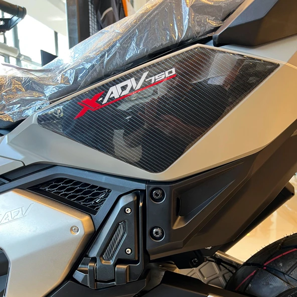 Honda X-ADV 2025 ile Uyumlu Kaydırmaz 6D Karbon 34 Parça Tank Pad Seti GC53 - Resim 4