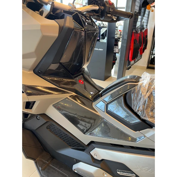 Honda X-ADV 2025 ile Uyumlu Kaydırmaz 6D Karbon 34 Parça Tank Pad Seti GC53 - Resim 3