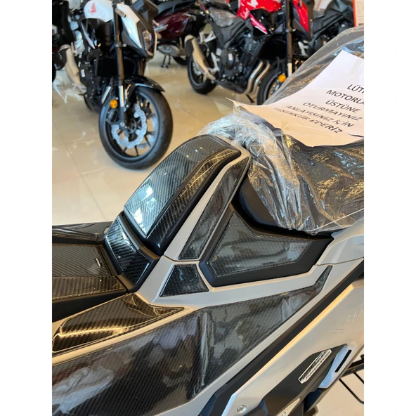 Honda X-ADV 2025 ile Uyumlu Kaydırmaz 6D Karbon 34 Parça Tank Pad Seti GC53 - Resim 5