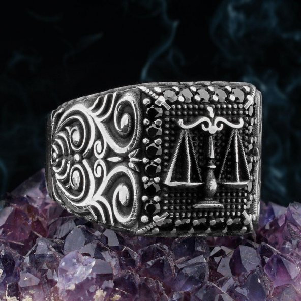 Adalet Terazi Tasarımlı Siyah Mikro Taşlı 925 Ayar Gümüş Erkek Yüzük ürün görseli 1